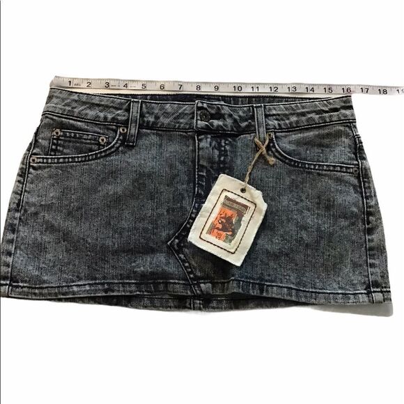 LF CARMAR Denim Mini Skirt Acid Wash Denim 5 Pocket Mini Skirt 27 - Picture 3 of 9